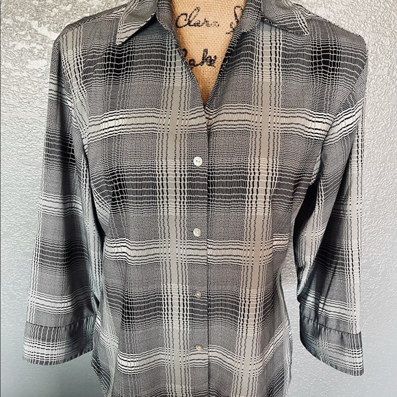 ⭕️PIANO Grey & Black Button-up Blouse. size M - Picture 6 of 6